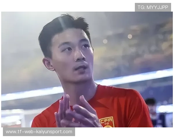 蒋圣龙底线拦截后顺势解围，申花防线表现稳健