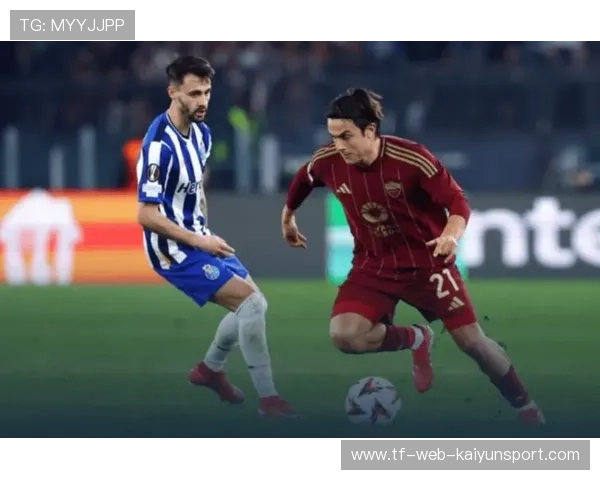 迪巴拉任意球攻门中框弹出，罗马错失扳平比分良机